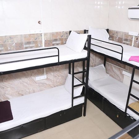 New Super Dormitory Мумбаи Экстерьер фото